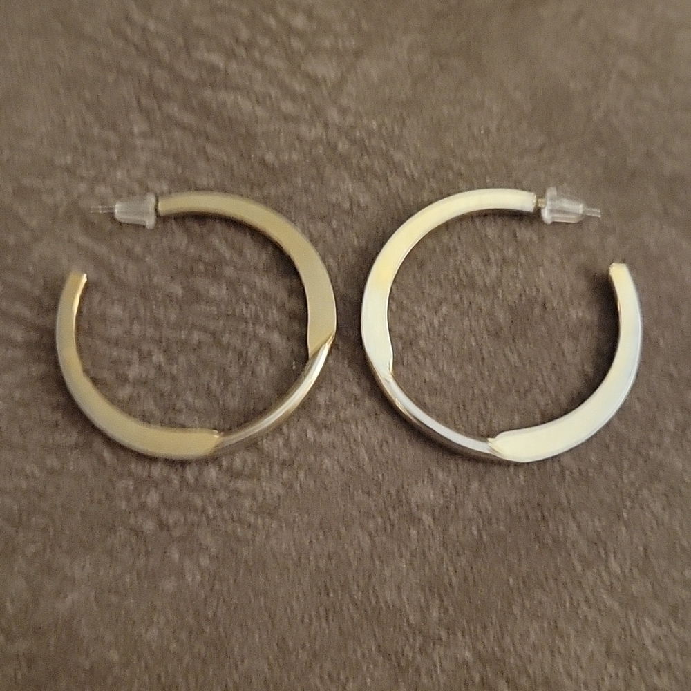 3/$30 VTG Two-tone Red Enamel Metal Hoop Earrings - Picture 3 of 3